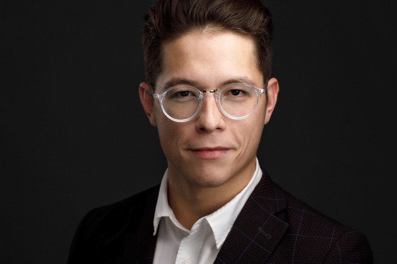 portrait, headshot, studio, close-up, canon, 100mm Timphoto preview