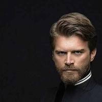 Portrait of a photographer (avatar) amroslama